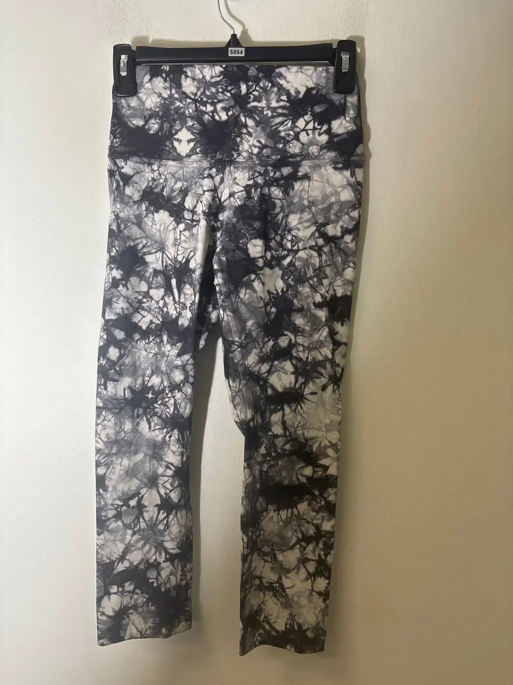 Lululemon Gray White Print Athletic Leggings Sz 2